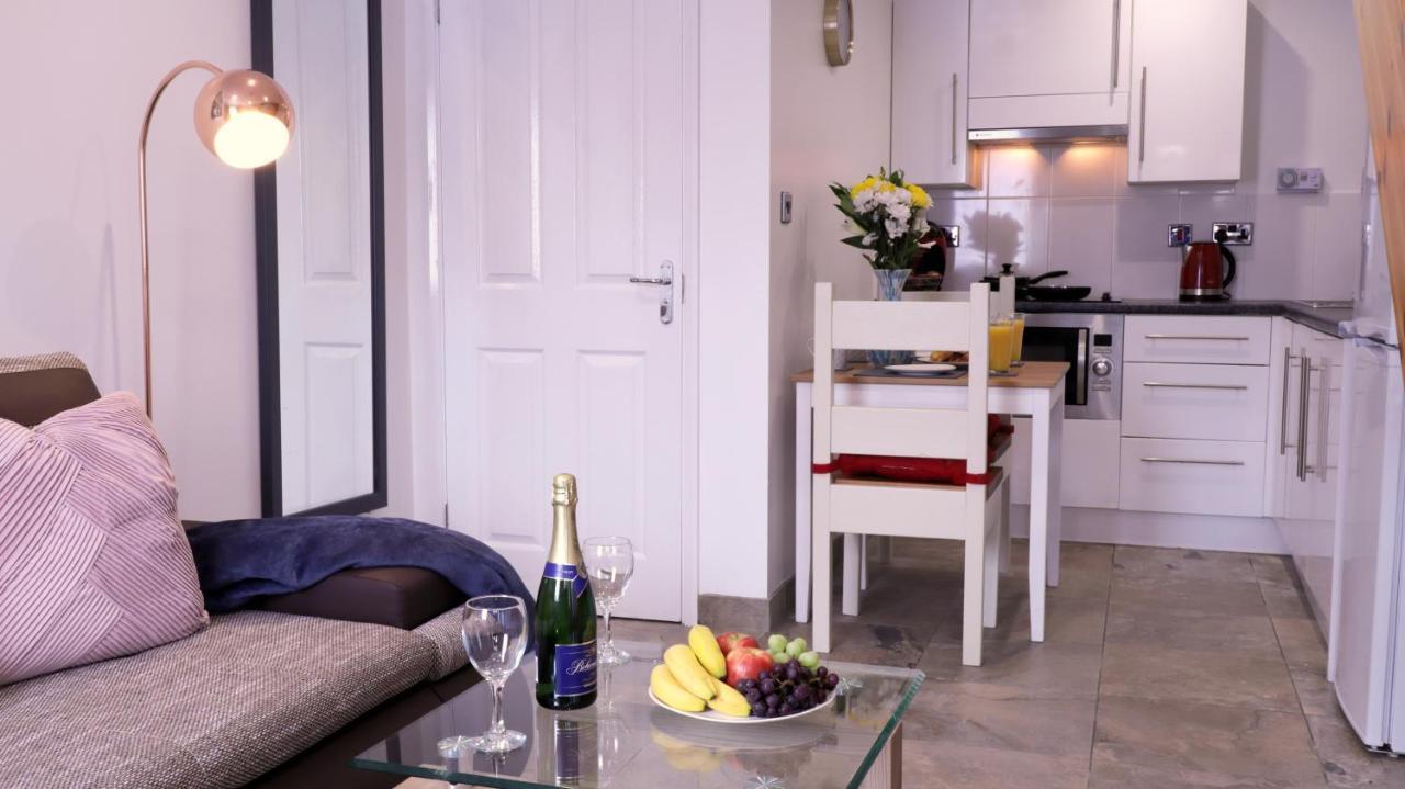 Epicsa - Family & Corporate Stay Mews Apartments With Free Parking CBG Exteriör bild